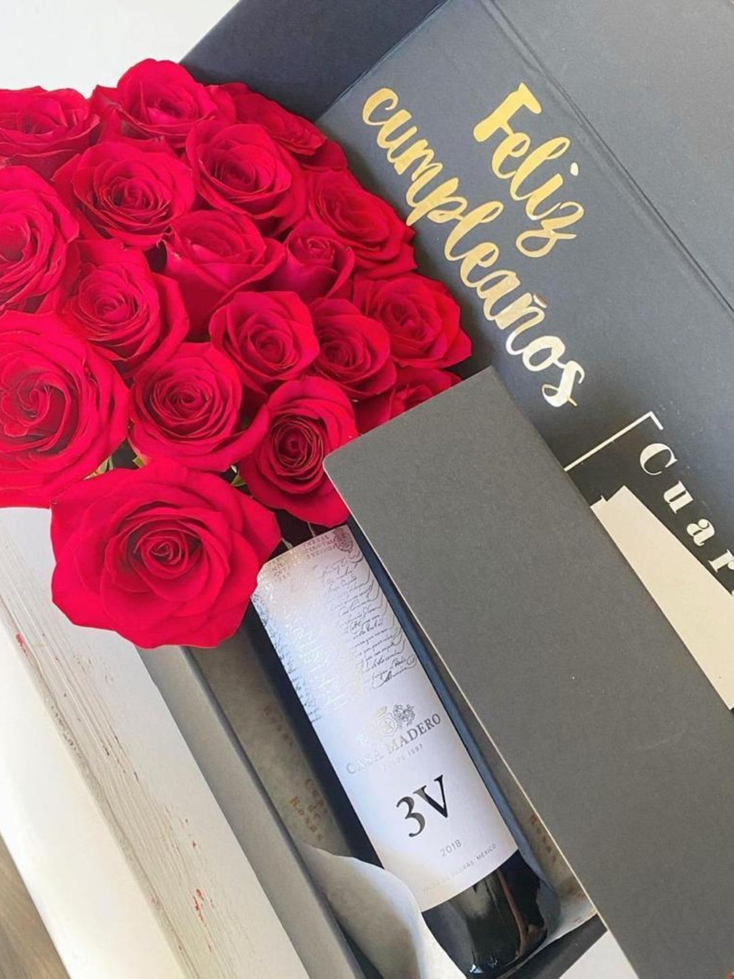 Cofre 20 rosas + Vino